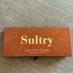Anastasia Sultry eye shadow pallet